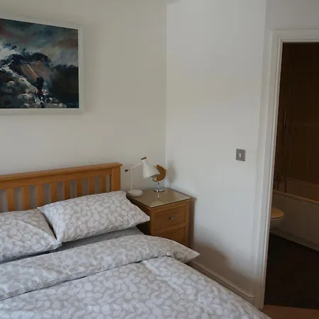 Chaucer View, Chaucer House Apts *