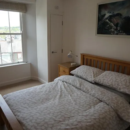 Chaucer View, Chaucer House Apts