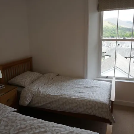 Chaucer View, Chaucer House Apts *